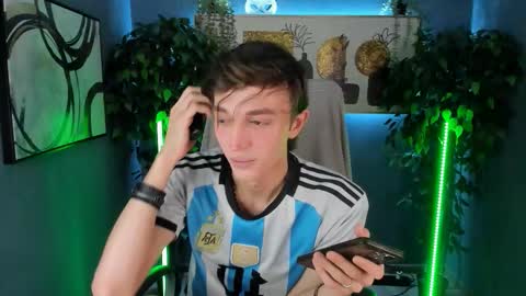 Snapshot of john_weasley chatting on November 12, 2025, 11:54 am John online show from November 12, 2025, 11:54 am