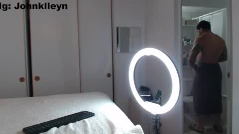 Snapshot of johnklleyn chatting on March 25, 2026, 5:52 pm john online show from March 25, 2026, 5:52 pm