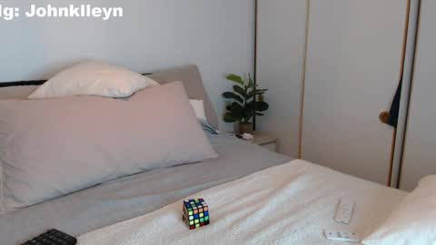 Snapshot of johnklleyn chatting on April 6, 2026, 7:04 pm john online show from April 6, 2026, 7:04 pm