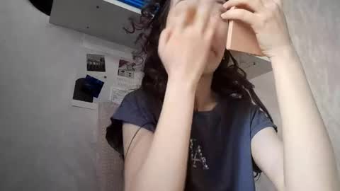 Snapshot of johnmerli chatting on November 30, 2025, 3:10 am Molly online show from November 30, 2025, 3:10 am