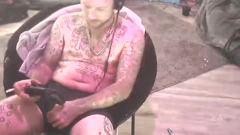 johnniejohnnied online show from December 24, 2024, 7:22 pm