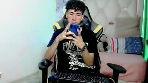 johnny_cagee online show from December 19, 2025, 5:03 am