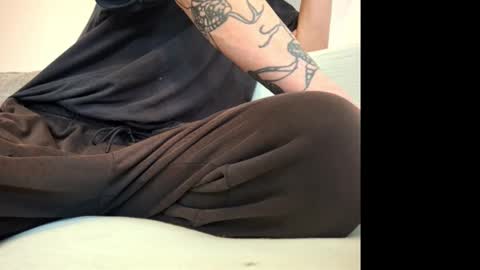 Snapshot of johnnyq390620 chatting on October 15, 2025, 10:26 am johnny online show from October 15, 2025, 10:26 am