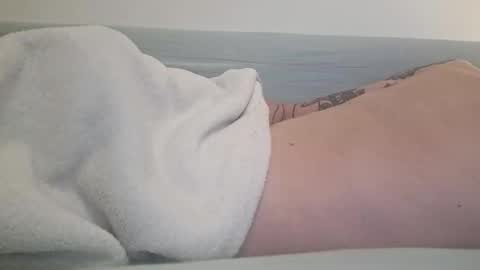 Snapshot of johnnyq390620 chatting on October 16, 2025, 10:00 pm johnny online show from October 16, 2025, 10:00 pm