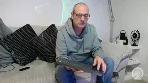 Snapshot of johnpevans chatting on March 8, 2026, 7:01 am johnpevans online show from March 8, 2026, 7:01 am