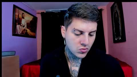 Snapshot of johny_multicum chatting on December 1, 2025, 5:12 am Johny online show from December 1, 2025, 5:12 am