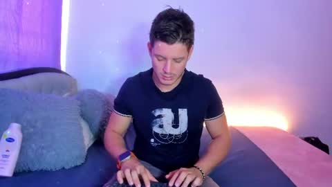 johnycooper08 online show from July 17, 2026, 12:34 pm