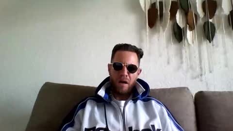 jojo19844 online show from March 5, 2026, 11:39 am