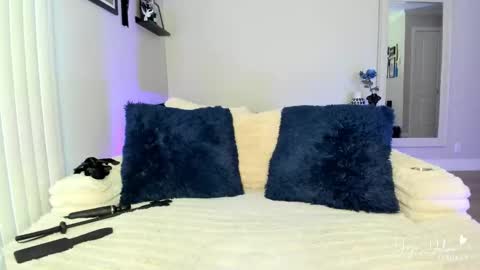    online show from November 2, 2025, 11:40 pm