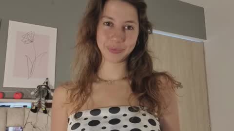 jolie_lov online show from October 18, 2025, 1:23 pm