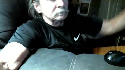 Snapshot of jonelvis6543 chatting on April 15, 2026, 8:54 am Jonelvis123456 online show from April 15, 2026, 8:54 am