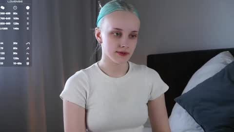 Snapshot of jonnienita chatting on May 25, 2026, 12:22 pm Alice online show from May 25, 2026, 12:22 pm