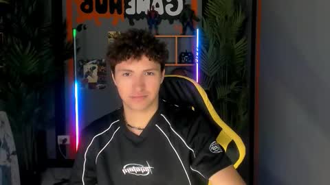 Snapshot of jonny_dark chatting on November 28, 2025, 8:28 am Jonny online show from November 28, 2025, 8:28 am