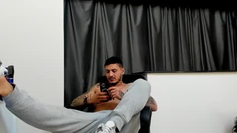 Snapshot of jonnyporn1 chatting on January 4, 2025, 5:05 am jonnyporn1 online show from January 4, 2025, 5:05 am