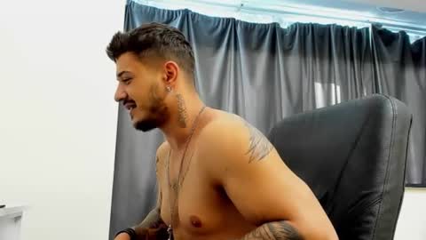 Snapshot of jonnyporn1 chatting on January 6, 2025, 10:35 am jonnyporn1 online show from January 6, 2025, 10:35 am