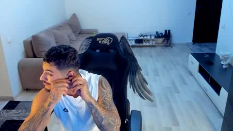 Snapshot of jonnyporn1 chatting on October 15, 2025, 4:23 am jonnyporn1 online show from October 15, 2025, 4:23 am