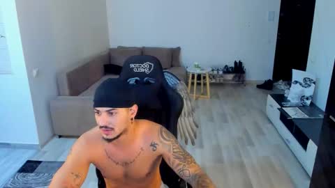 Snapshot of jonnyporn1 chatting on October 17, 2025, 6:05 am jonnyporn1 online show from October 17, 2025, 6:05 am