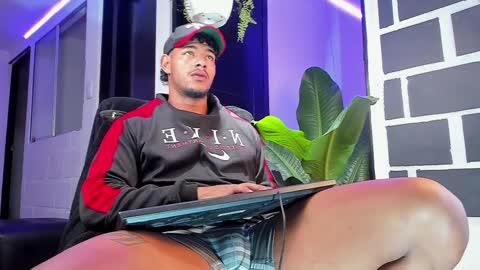 Snapshot of jordanparis chatting on February 15, 2025, 12:54 pm JordanParis online show from February 15, 2025, 12:54 pm