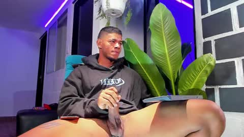 Snapshot of jordanparis chatting on February 22, 2025, 8:40 am JordanParis online show from February 22, 2025, 8:40 am