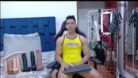 jose_rumbero91 online show from May 4, 2026, 4:41 am
