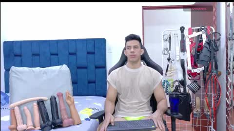 jose_rumbero91 online show from May 6, 2026, 11:59 am