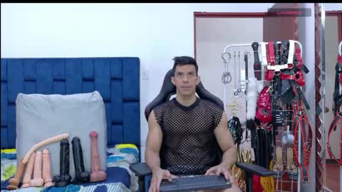 jose_rumbero91 online show from May 20, 2026, 11:49 am