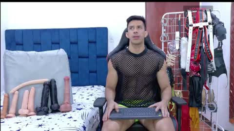 jose_rumbero91 online show from May 28, 2026, 12:02 pm