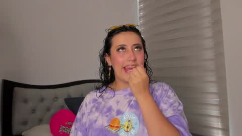 Snapshot of josh_and_dilany chatting on January 5, 2025, 3:23 pm Dilany Josh online show from January 5, 2025, 3:23 pm