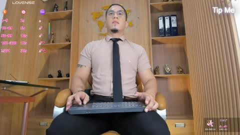 joshmiller___ online show from May 30, 2026, 11:40 am