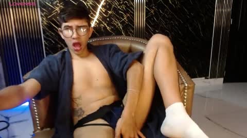 joshua_saenz_ online show from April 11, 2026, 4:06 am