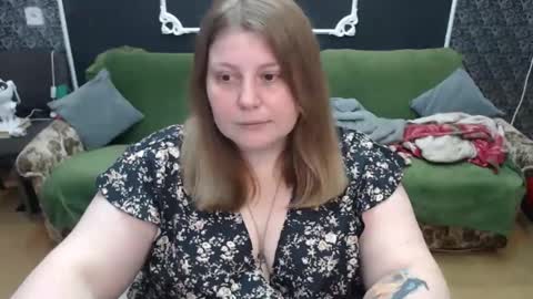 josiesun771 online show from May 8, 2026, 10:31 am