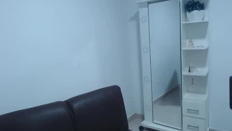 Josita rousell INSTAGRAM  majoestupy  online show from February 2, 2025, 1:55 am