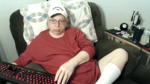 jpmel99 online show from April 18, 2026, 11:27 pm