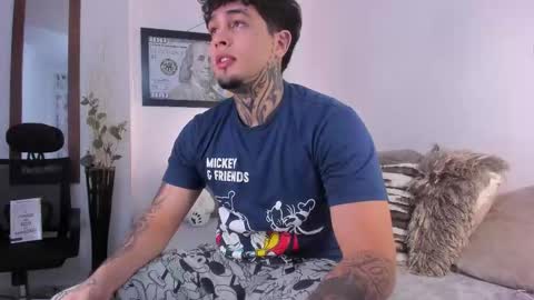 juan_alvarez18 online show from October 9, 2025, 4:10 am