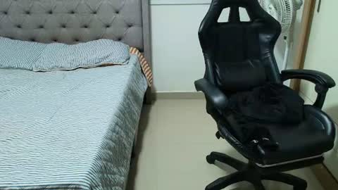 juan_gomez_1 online show from July 15, 2026, 11:04 am