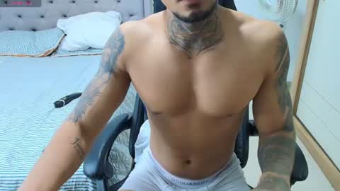 juan_gomez_1 online show from July 28, 2026, 2:18 am