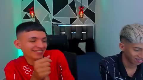 Snapshot of juan_nd_steven chatting on April 23, 2026, 2:13 am JuanSteven online show from April 23, 2026, 2:13 am
