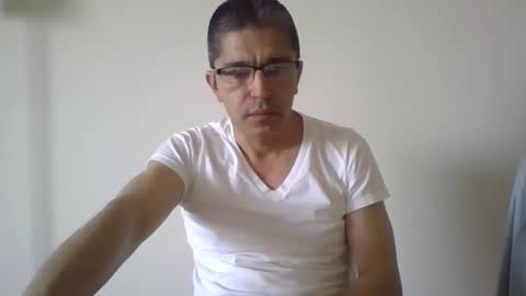 juanearth1 online show from April 14, 2026, 9:54 pm