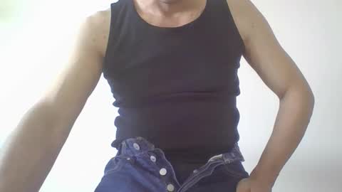 juanearth1 online show from May 26, 2026, 9:33 pm