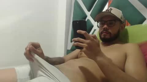 juanfe_style online show from September 24, 2025, 4:05 am