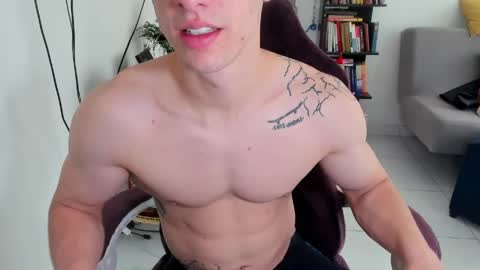 Snapshot of juanisimo_ chatting on April 20, 2026, 6:42 pm JUANISIMO online show from April 20, 2026, 6:42 pm
