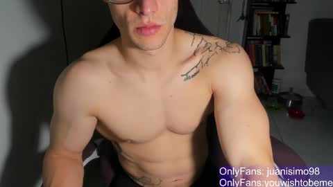 Snapshot of juanisimo_ chatting on April 28, 2026, 1:59 am JUANISIMO online show from April 28, 2026, 1:59 am