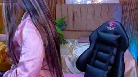 JUANITA online show from June 5, 2026, 11:27 am