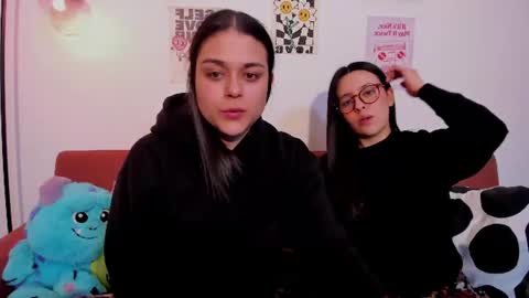 juanitaaa_ online show from June 12, 2026, 6:01 am