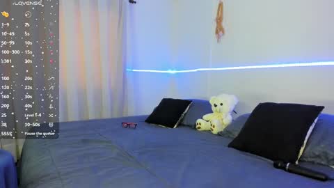 Blue online show from February 7, 2025, 4:14 pm