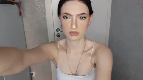 Veronika online show from May 25, 2026, 6:19 am