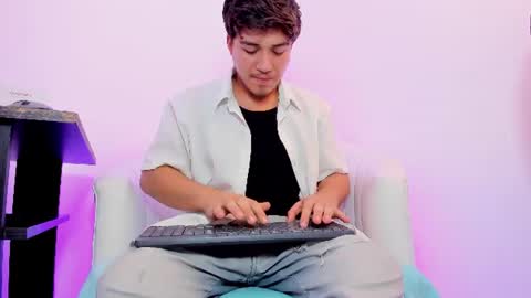 JUAN  online show from June 24, 2026, 10:09 pm