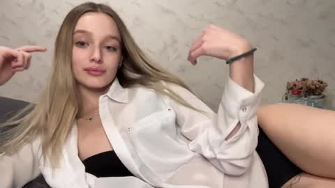 Snapshot of juicy_angels chatting on December 4, 2024, 4:16 pm alexa online show from December 4, 2024, 4:16 pm