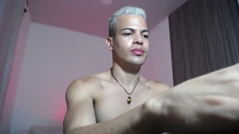 Snapshot of juicy_boy22 chatting on December 23, 2025, 1:58 am Miguel online show from December 23, 2025, 1:58 am