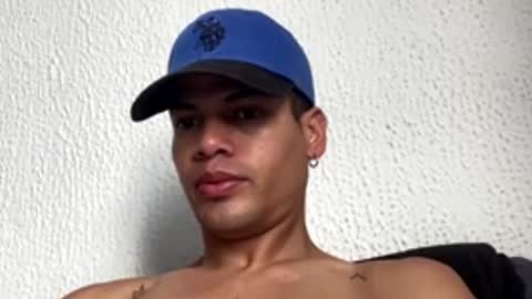 Snapshot of juicy_boy22 chatting on March 4, 2026, 5:41 pm Miguel online show from March 4, 2026, 5:41 pm